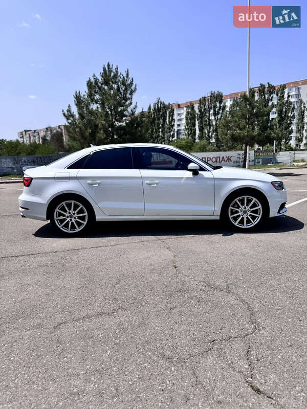 Седан Audi A3 2015 в Николаеве