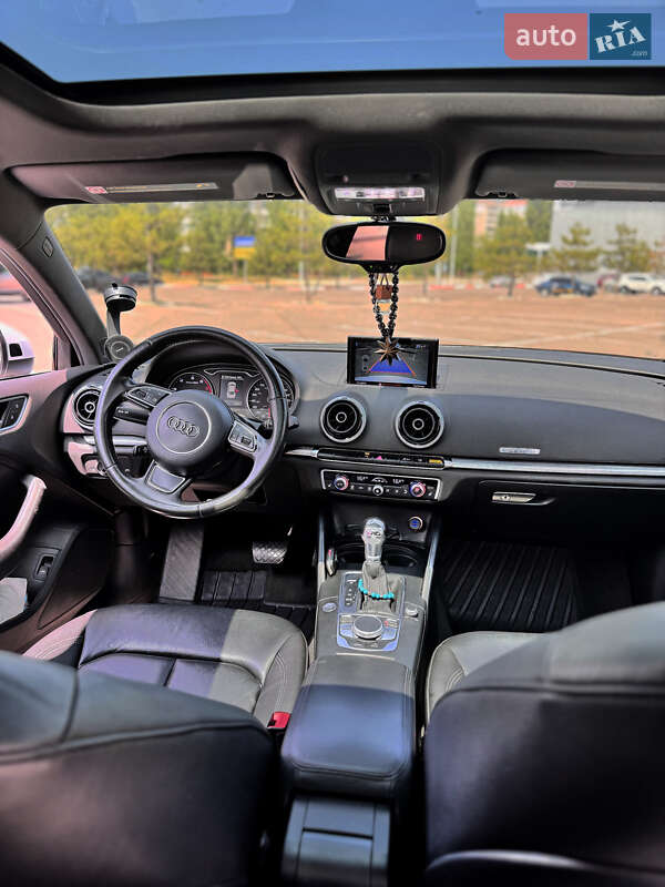Седан Audi A3 2015 в Николаеве