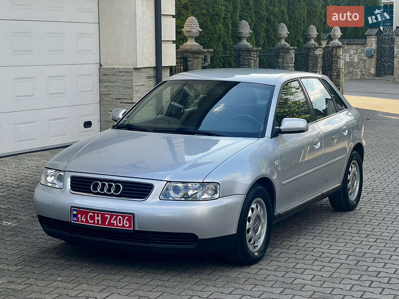 Хэтчбек Audi A3 2001 в 