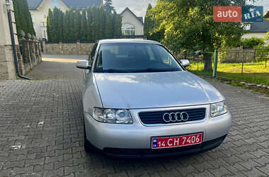 Хэтчбек Audi A3 2001 в 