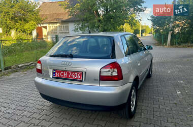 Хэтчбек Audi A3 2001 в 