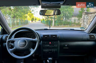 Хэтчбек Audi A3 2001 в 