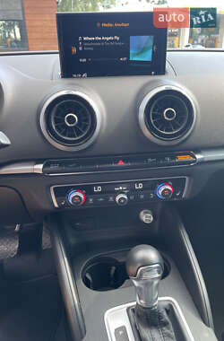 Хэтчбек Audi A3 2016 в 