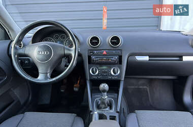 Хэтчбек Audi A3 2004 в 