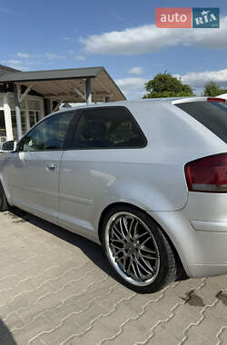 Хэтчбек Audi A3 2003 в 