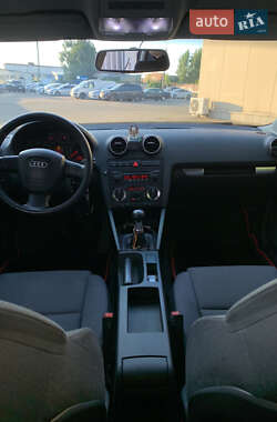 Хэтчбек Audi A3 2006 в 