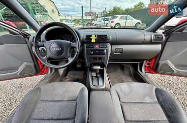 Хэтчбек Audi A3 1999 в 