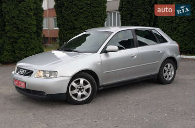 Хэтчбек Audi A3 2000 в 