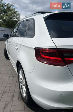 Хэтчбек Audi A3 2016 в 