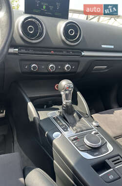 Хэтчбек Audi A3 2016 в 