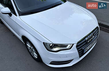 Хэтчбек Audi A3 2015 в 