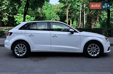 Хэтчбек Audi A3 2015 в 