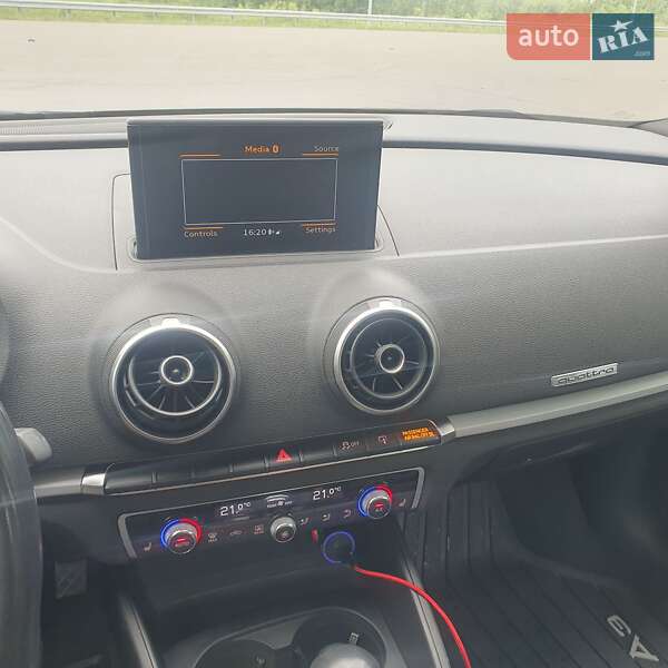 Седан Audi A3 2015 в Львове