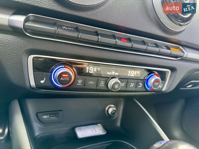 Седан Audi A3 2016 в Киеве