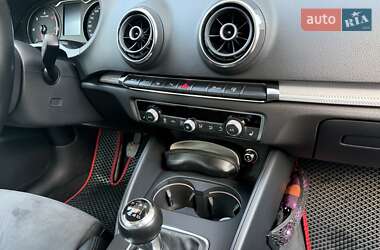 Хетчбек Audi A3 2015 в 