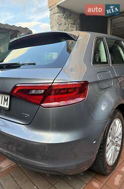 Хетчбек Audi A3 2015 в 