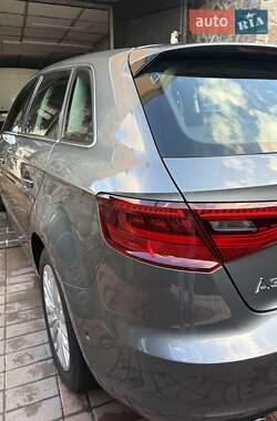 Хетчбек Audi A3 2015 в 