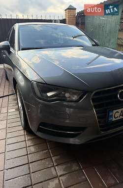 Хетчбек Audi A3 2015 в 