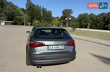 Хэтчбек Audi A3 2015 в 
