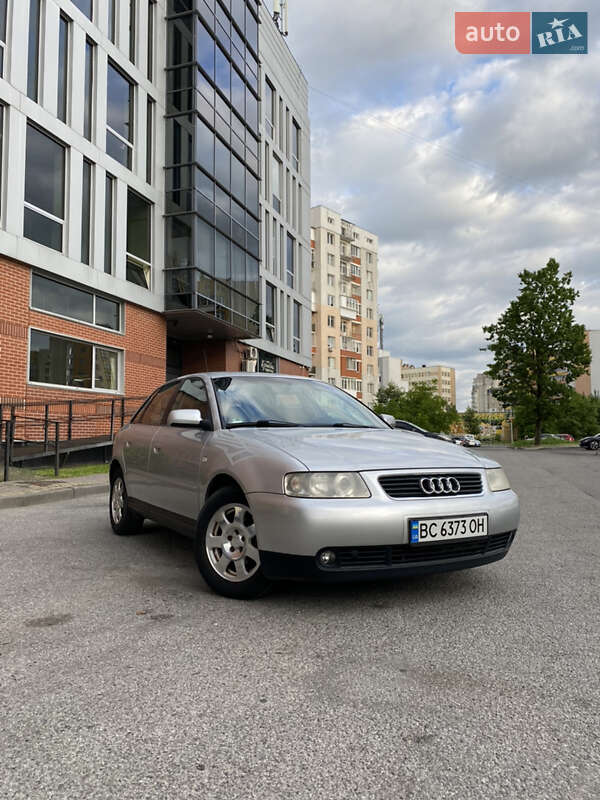 Хэтчбек Audi A3 2000 в 