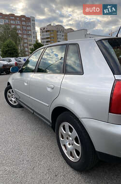 Хэтчбек Audi A3 2000 в 