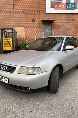 Хэтчбек Audi A3 2000 в 