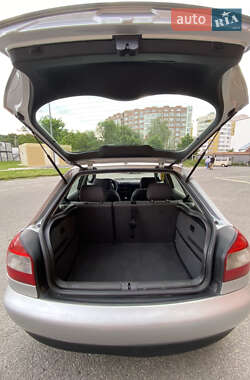 Хэтчбек Audi A3 2000 в 