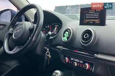Хэтчбек Audi A3 2016 в 