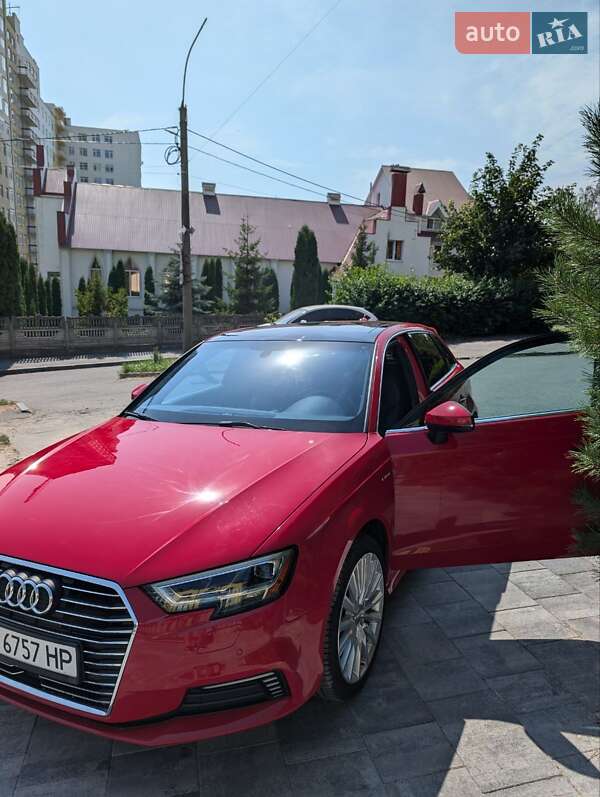 Хэтчбек Audi A3 2016 в Хмельницком