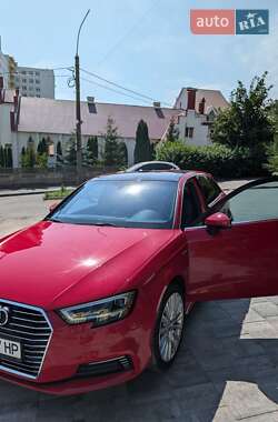 Хэтчбек Audi A3 2016 в 
