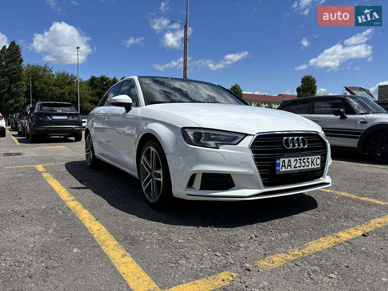 Седан Audi A3 2018 в Киеве
