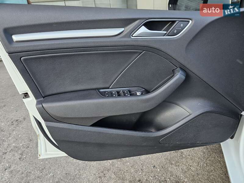 Седан Audi A3 2015 в Одессе