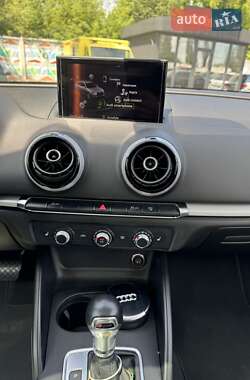 Хэтчбек Audi A3 2015 в 