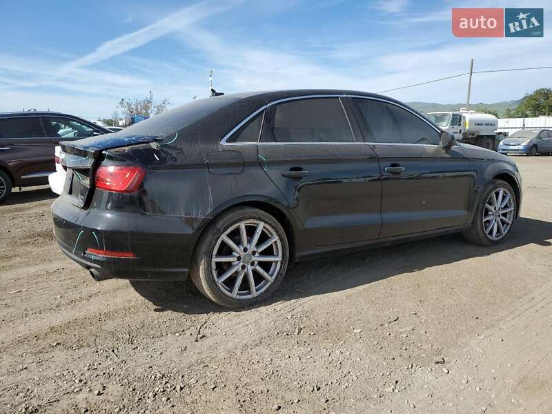 Седан Audi A3 2015 в Львове