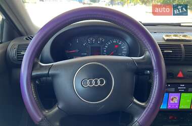 Хэтчбек Audi A3 2003 в 