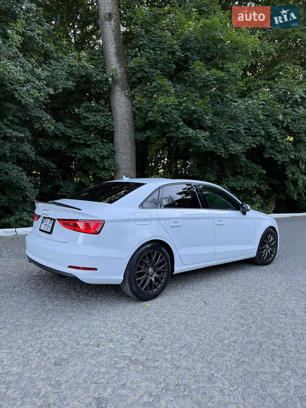Седан Audi A3 2015 в Черновцах