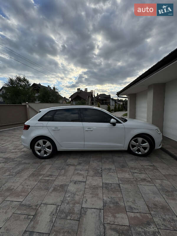 Хэтчбек Audi A3 2016 в Львове