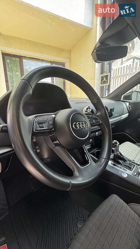 Седан Audi A3 2017 в Харькове