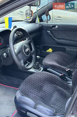 Хэтчбек Audi A3 2001 в 