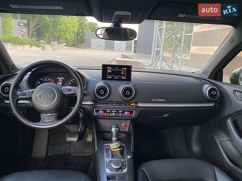 Седан Audi A3 2015 в Тернополі