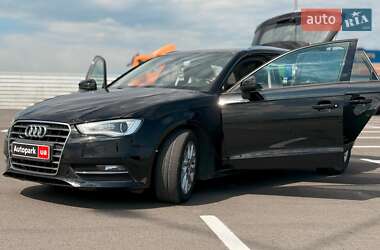 Хетчбек Audi A3 2016 в 
