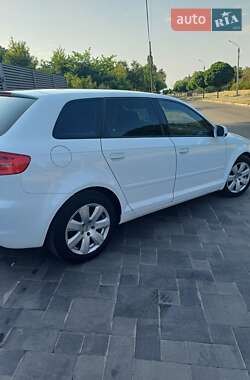 Хэтчбек Audi A3 2013 в 