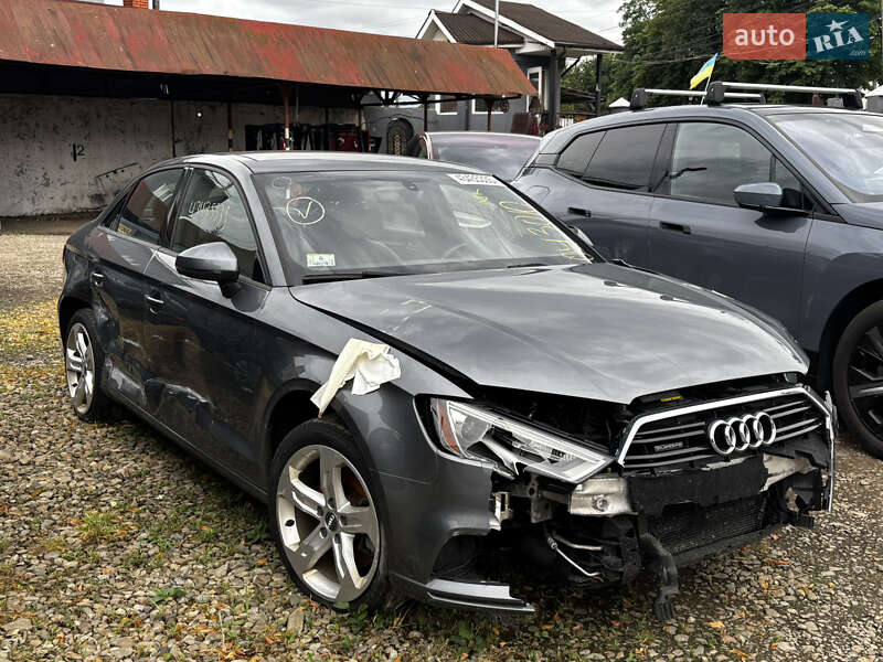 Седан Audi A3 2018 в Стрию