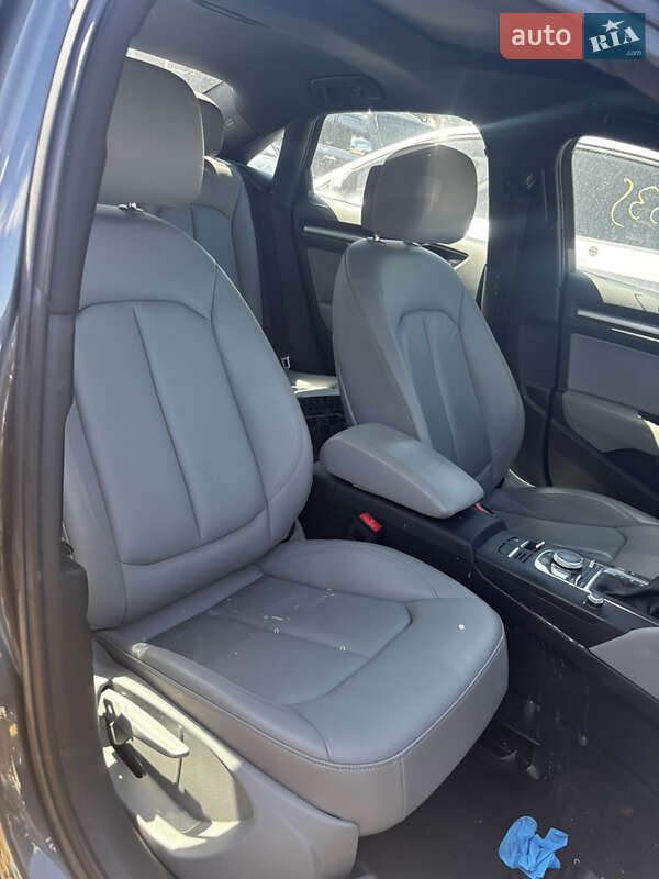 Седан Audi A3 2018 в Стрию