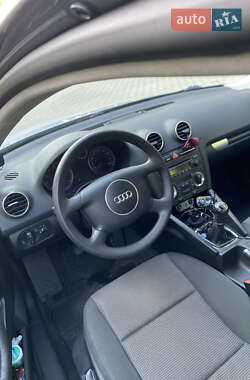 Хетчбек Audi A3 2004 в 