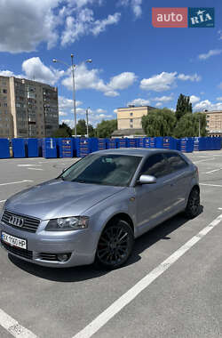 Хетчбек Audi A3 2003 в 