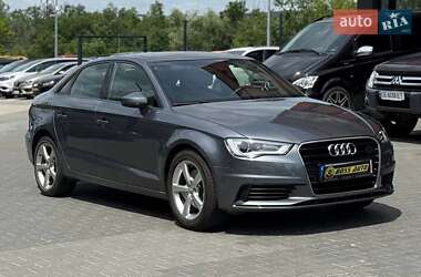 Седан Audi A3 2015 в Черновцах