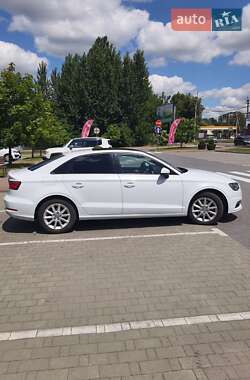 Седан Audi A3 2016 в 