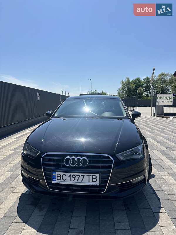 Седан Audi A3 2015 в Львові
