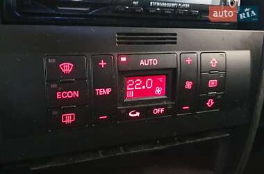 Хэтчбек Audi A3 2002 в 